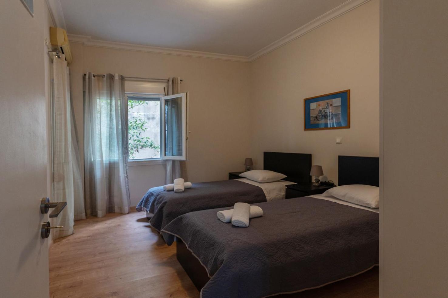 Entire Apt, 2 Bdrm, City Center アテネ エクステリア 写真